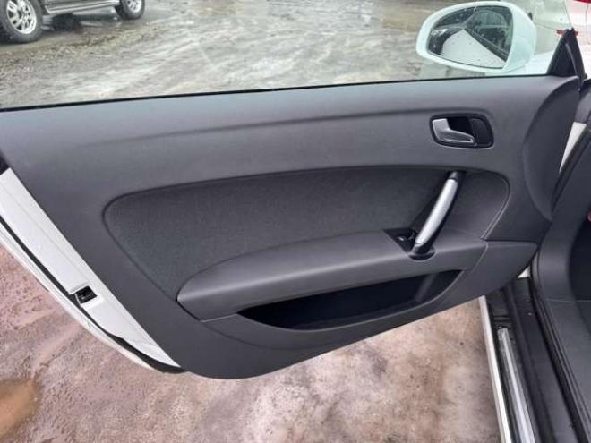 アウディTT クーペ 2.0 TFSI クワトロ 4WD　ナビ　TV　Bカメラ　Bluetooth　夏冬タイヤ 正規輸入車 2000