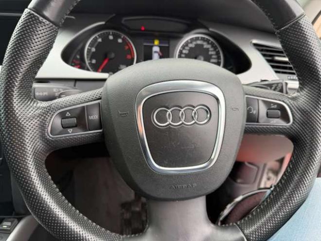 アウディA4アバント 2.0 TFSI クワトロ 4WD　純正ナビ・TV　バックカメラ　ETC　Dレコーダー　夏冬タイヤ付き 正規輸入車 2000