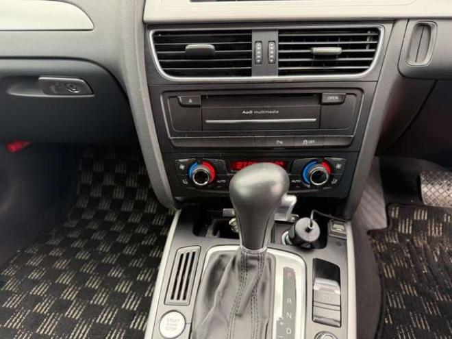 アウディA4アバント 2.0 TFSI クワトロ 4WD　純正ナビ・TV　バックカメラ　ETC　Dレコーダー　夏冬タイヤ付き 正規輸入車 2000