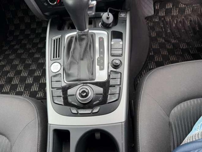 アウディA4アバント 2.0 TFSI クワトロ 4WD　純正ナビ・TV　バックカメラ　ETC　Dレコーダー　夏冬タイヤ付き 正規輸入車 2000