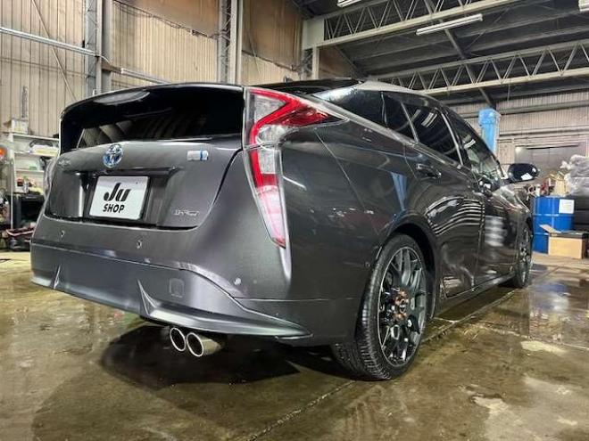 プリウス1.8 A プレミアム ツーリングセレクション E-Four 4WD　TRDスポイラー・18インチAW・純正8型ナビ・エンジンスターター・ドライブレコーダー・アダプティブクルーズコントロール・パワーシート・ETC・1500W給電・車検令和9年7月・寒冷地仕様車 1800