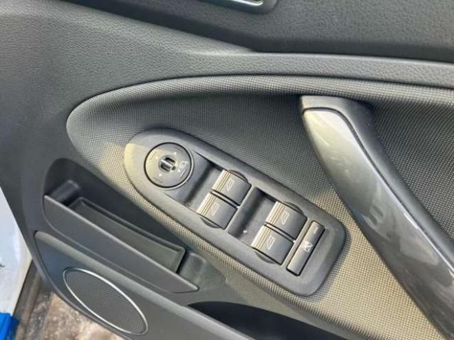 フォードクーガ タイタニアム 4WD　 2500