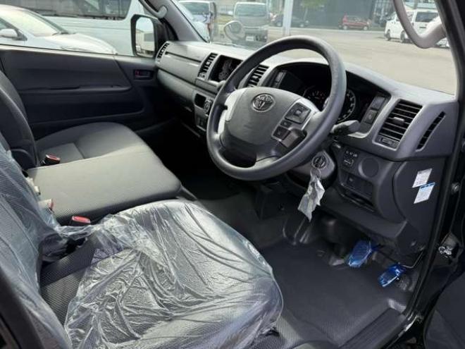 ハイエースバン2.8 DX ロング ディーゼルターボ 4WD　登録未使用車　寒冷地仕様　パノラミックビューモニター　デジタインナーミラー　LEDヘッドランプ　電動格納ミラーヒータ付　リアAC　リアヒーター　スライドドアイージークローザー　バックドアイージークローザー 登録済未使用車 2800