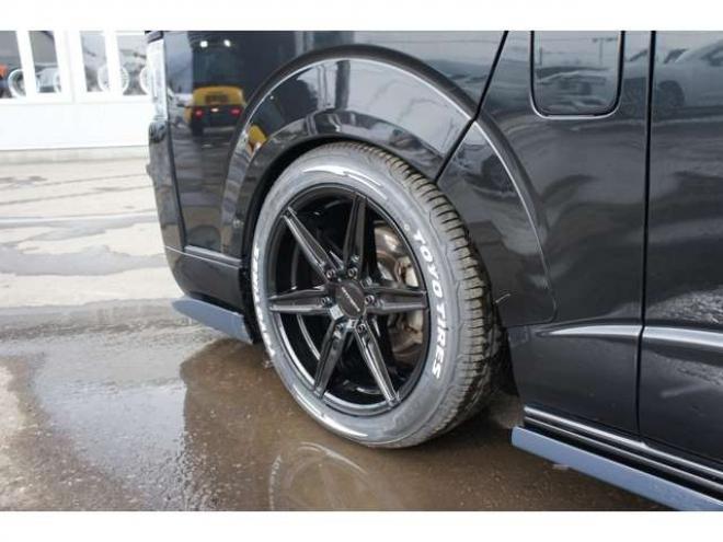 レジアスエース2.8 スーパーGL ダークプライム ロングボディ ディーゼルターボ 4WD　415COBRAオフィシャルコンプリート　ファントムヘッドライトシステム&新作HP-6　18インチホイール&フェイスリフトキット&フルエアロ&フローティングリップ&ローフォルムフェンダー　玄武2インチダウンブロック 2800