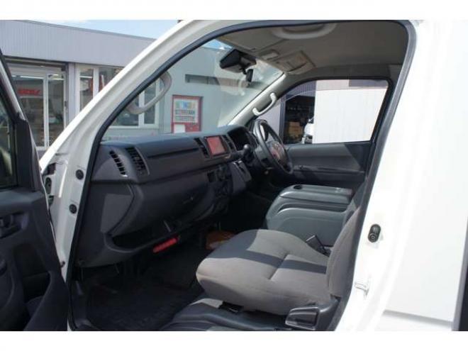 ハイエースバン2.8 DX ロング ディーゼルターボ 4WD　フロントシートセパレート仕様変更済　　　センターコンソール付　415COBRA丸目ライトキット&バッドラッカー16インチAW　415SAFARIフロントスポイラー　TOYOオープンカントリーR/T　電動格納ドアミラー 2800