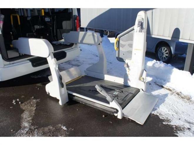 レジアスエース2.7 ウェルキャブ Bタイプ スーパーロング 4WD　ワンオーナー　純正メモリーナビTV　Bカメラ　車いす移動車　車いす2基固定装置付き　9人乗り　リア電動リフト　寒冷地仕様 福祉車両 2700