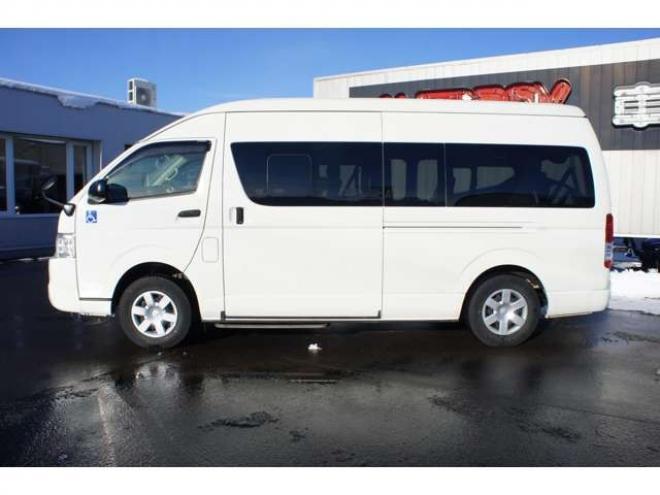 レジアスエース2.7 ウェルキャブ Bタイプ スーパーロング 4WD　ワンオーナー　純正メモリーナビTV　Bカメラ　車いす移動車　車いす2基固定装置付き　9人乗り　リア電動リフト　寒冷地仕様 福祉車両 2700