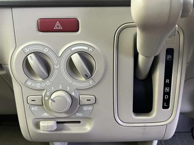 ラパンL 4WD　プッシュスタート　スマートキー　ナビ　バックカメラ　衝突軽減　横滑り防止　アイドリングストップ　前席シートヒーター　ETC 660