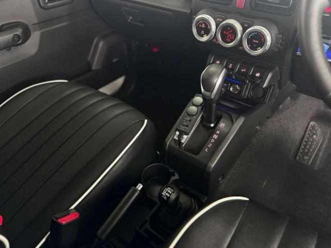 ジムニーXC 4WD　スマートキー・スズキセーフティ・シートヒーター・Pioneer7インチフルセグナビ・carrozzeriaサブウーハー・スズキ純正アルミホイール・TOYOオープンカントリーR/T-185/85R16 660
