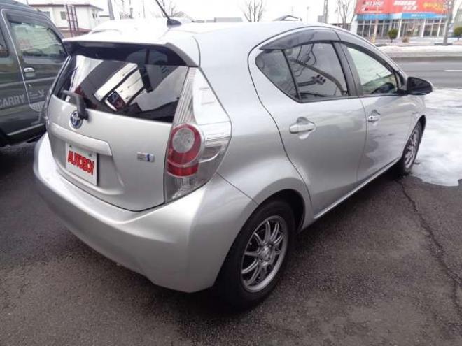 アクア1.5 S　キーフリー　純正ナビ　ワンセグ　ハイブリッド 2WD 1500