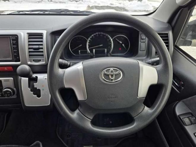 ハイエース2.7 GL ロング ミドルルーフ 4WD　寒冷地仕様　10人乗り　リアヒーター&クーラー　プッシュスタート　スマートキー　横滑り防止　オートライト　バックカメラ　純正ナビ　ワンセグTV　Bluetooth　CD/DVD　FM/AM　電動格納ミラー　ETC 2700