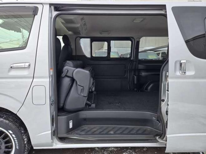 ハイエースバン2.8 スーパーGL ロング ディーゼルターボ 4WD　4WD　リアヒーター　リアクーラー　プッシュスタート　スマートキー　LEDヘッド　ベッドキッド　横滑り防止　衝突被害軽減　車線逸脱　純正ナビ　フルセグTV　Bluetooth　バックカメラ　トヨタ純正リアモニター　ETC 2800