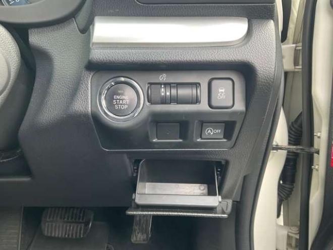 インプレッサスポーツ 2.0 i アイサイト 4WD　後期型　プッシュスタート　スマートキー　KENWOOD製ナビTV　Bluetooth バックカメラ　レーダークルーズコントロール　ETC　HIDヘッドライト　リアスポイラー　エアロ(サイド・リア) 2000