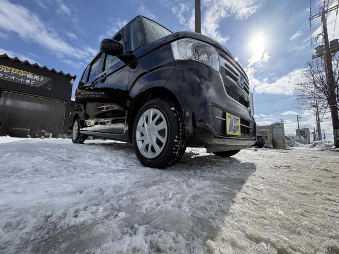 N-BOXN-BOX 4WD L寒冷地仕様　管理車両　ワンオーナー　右パワースライドドアOP LED ＶＳＣ　ブレーキアシスト　８インチナビブルートゥース　純正エンジンスタート　シートヒーター　バイザー　ドラレコ付 4WD 660 5Dr