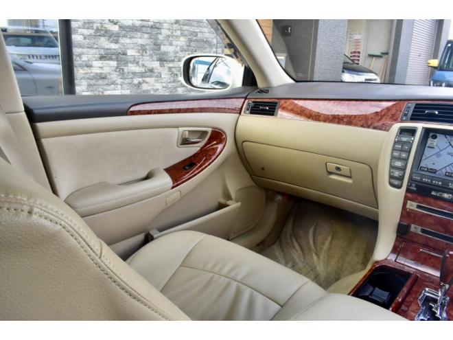 クラウンロイヤルエクストラQパッケージ　４ＷＤ　フルエアロ　アスリート用１８インチアルミ　シートカバー