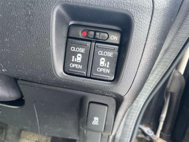 N-BOXカスタムG ターボパッケージ 4WD　クルコン　ターボ　両面Pドア　エンスタ　ナビ　ETC 660