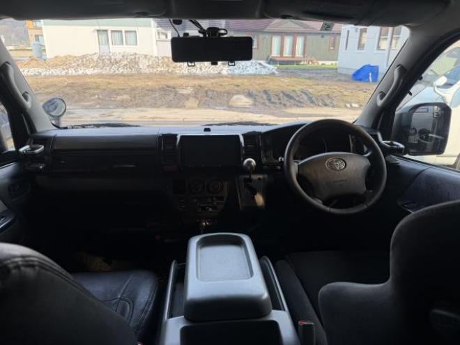 ハイエースバン4型フェイス スーパーGL ディーゼルターボ 本州車寒冷地仕様 カロッツェリア8型ナビTVバックカメラ 両側スライドドア リアテーブルドリンクホルダー ベッドキット モデリスタフロントリップ LEDヘッドライト ヒッチメンバー 運転席レカロシート 20インチアルミタイヤ ヴァレンティーテールランプ 車検満タン 即乗りOK！ 4WD 3000 5Dr