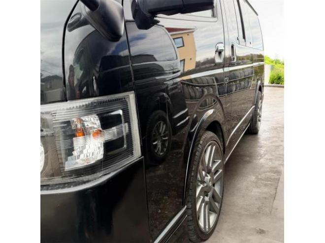 ハイエースバン4型フェイス スーパーGL ディーゼルターボ 本州車寒冷地仕様 オーバーフェンダー カロッツェリア8型ナビTVバックカメラ 両側スライドドア リアテーブルドリンクホルダー ベッドキット モデリスタフロントリップ LEDヘッドライト ヒッチメンバー 運転席レカロシート 20インチアルミタイヤ ヴァレンティーテールランプ 車検満タン 即乗りOK！ 4WD 3000 5Dr