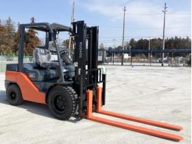 フォークリフト　トヨタ　未使用　8FDJ35　建機