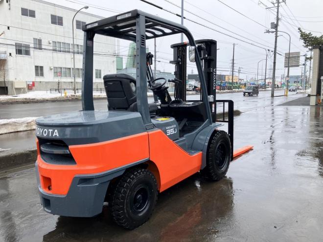 フォークリフトトヨタ　未使用　8FDJ35　建機