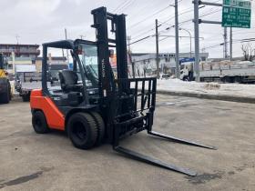 フォークリフト　トヨタ　中古　8FD30　建機
