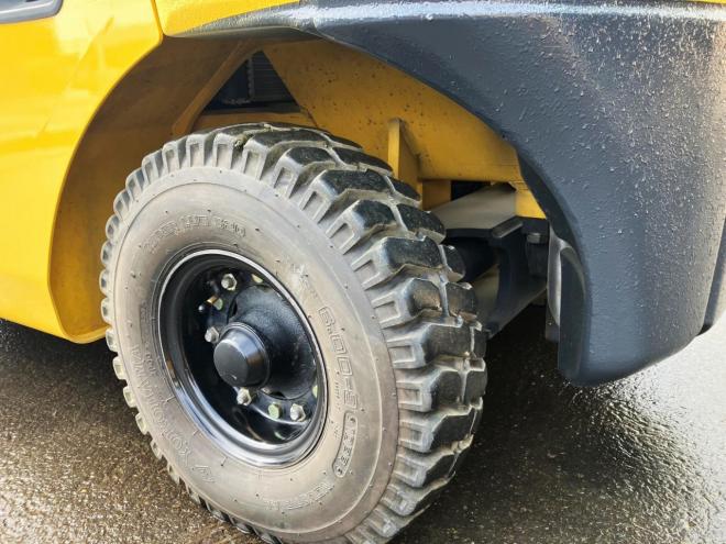 フォークリフトコマツ　中古　FD25T-16　建機