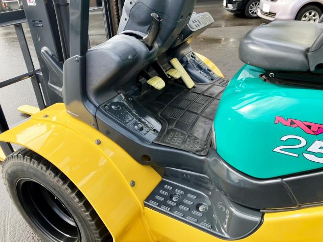 フォークリフトコマツ　中古　FD25T-16　建機
