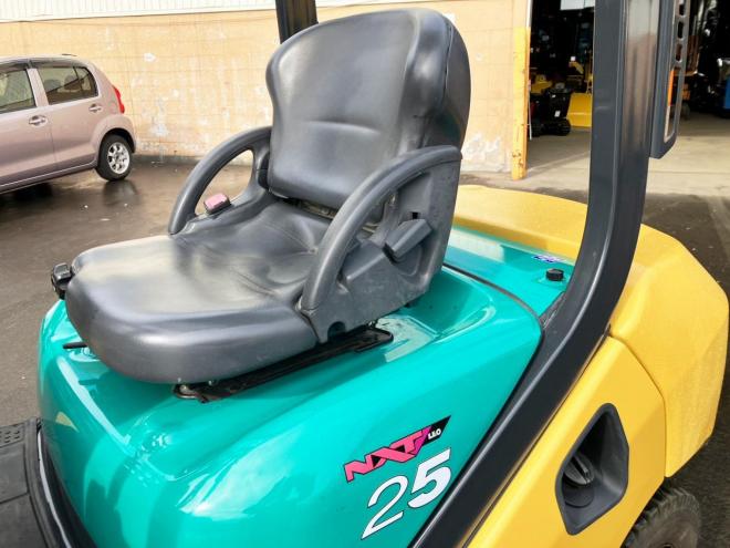 フォークリフトコマツ　中古　FD25T-16　建機