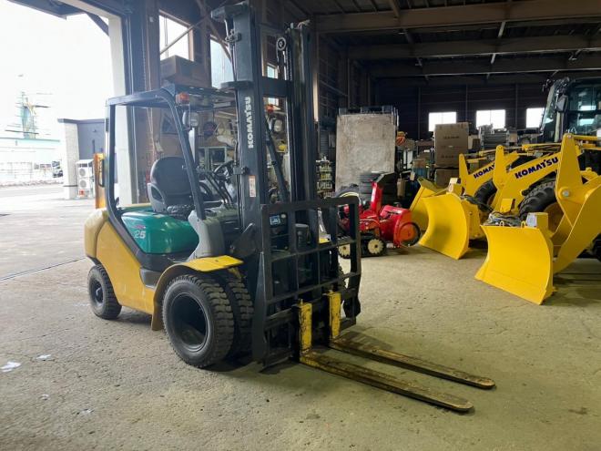 フォークリフトコマツ　中古　FD25T-16　建機