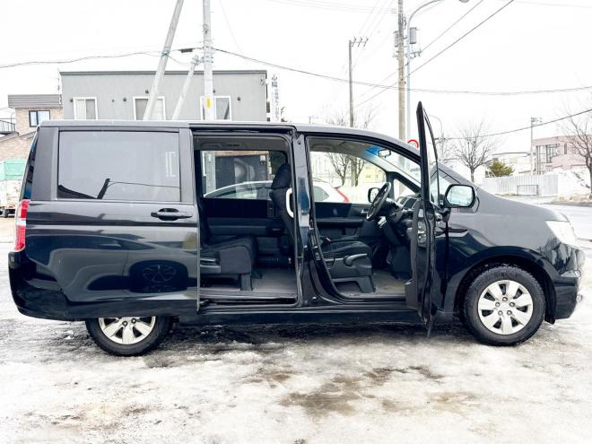 ステップワゴン2.0Gコンフォート セレクション 4WD　ローンが不安な方＜優遇ローン＞寒冷地仕様　両側パワースライドドア　純正ナビ　 4WD