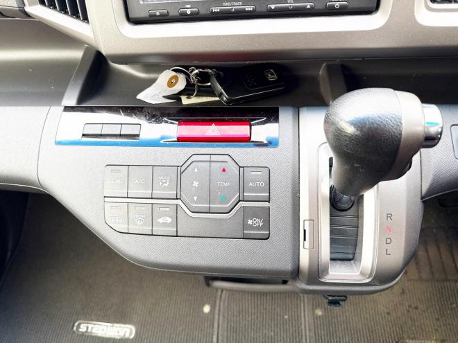 ステップワゴン2.0Gコンフォート セレクション 4WD　ローンが不安な方＜優遇ローン＞寒冷地仕様　両側パワースライドドア　純正ナビ　 4WD