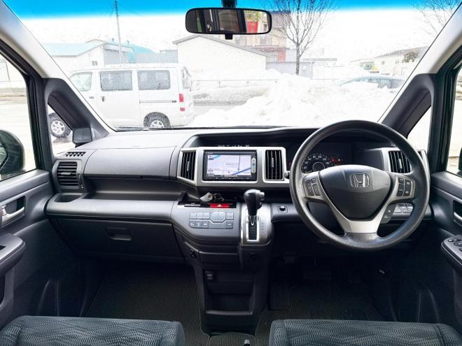 ステップワゴン2.0Gコンフォート セレクション 4WD　ローンが不安な方＜優遇ローン＞寒冷地仕様　両側パワースライドドア　純正ナビ　 4WD