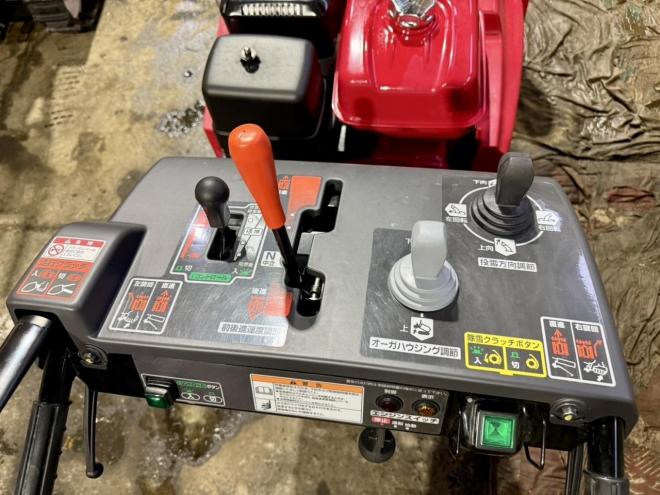 除雪機極上！ホンダ HSS1370i ハイブリッド 13馬力家庭用除雪機 クロスオーガ