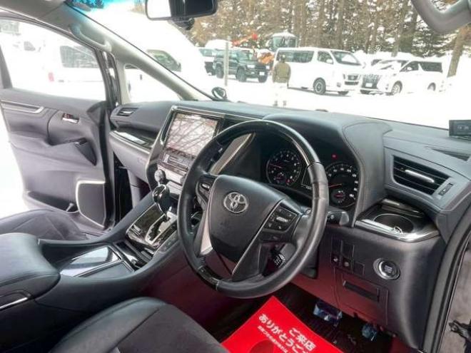 ヴェルファイア2.5 Z Gエディション 4WD　クルーズコントロール　アイドリングストップ　ABS　エアコン　パワステ　パワーウィンドウ　スマートキー　キーレス　オットマン　電動シート　3列シート　両側電動スライドドア　アルミホイール　MTモード 2500