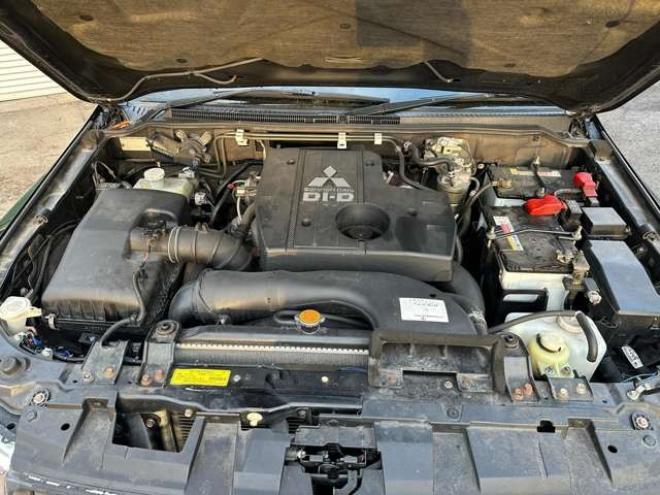 パジェロ3.2 ロング GR ディーゼルターボ 4WD　リフトアップ(ジャオス)　パワステ　パワーウィンドウ　社外ナビ　バックカメラ　純正アルミホイール　ETC　シートヒーター　3列シート　横滑り防止装置　盗難防止装置　ABS　キーレスエントリー 3200