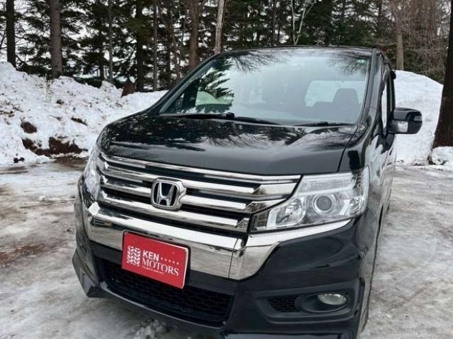 ステップワゴン2.0 スパーダ Z クールスピリット 4WD　純正地デジナビ　エンジンスターター　クルーズコントロール　フリップダウン　ABS　パワステ　パワーウィンドウ　キーレスエントリー　スマートキー　3列シート　両側電動スライドドア　社外アルミ 2000