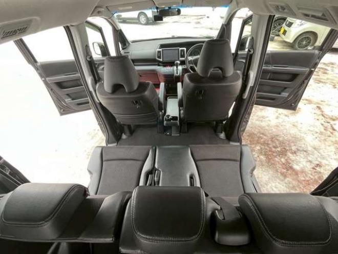 ステップワゴン2.0 スパーダ Z クールスピリット 4WD　純正地デジナビ　エンジンスターター　クルーズコントロール　フリップダウン　ABS　パワステ　パワーウィンドウ　キーレスエントリー　スマートキー　3列シート　両側電動スライドドア　社外アルミ 2000