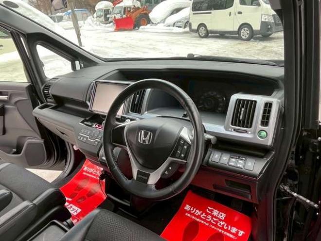 ステップワゴン2.0 スパーダ Z クールスピリット 4WD　純正地デジナビ　エンジンスターター　クルーズコントロール　フリップダウン　ABS　パワステ　パワーウィンドウ　キーレスエントリー　スマートキー　3列シート　両側電動スライドドア　社外アルミ 2000