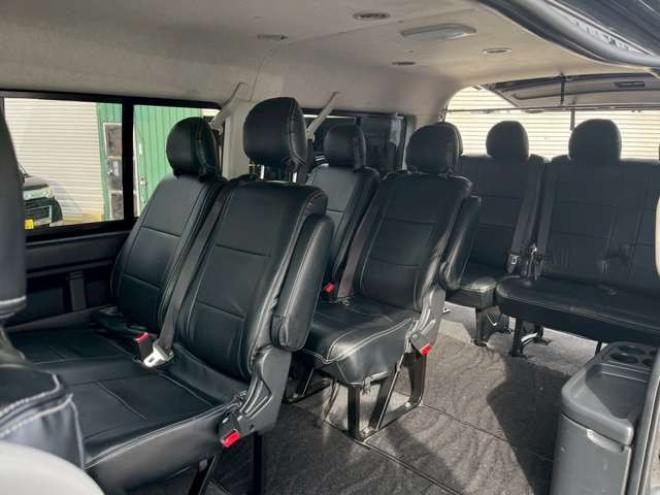 ハイエース2.7 GL ロング ミドルルーフ 4WD　10人乗り　パワステ　パワーウィンドウ　エアコン　社外ナビ　後席モニター　キーレスエントリー　片側スライドドア　盗難防止装置　フロントモデリスタ 2700