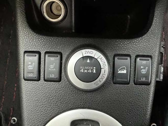 エクストレイル2.0 20X 4WD　社外ディスプレイオーディオ　前後シートヒーター　4WD切り替スイッチ　　横滑り防止装置　ETC　ヒルディセントコントロール　社外アルミホイール夏 2000