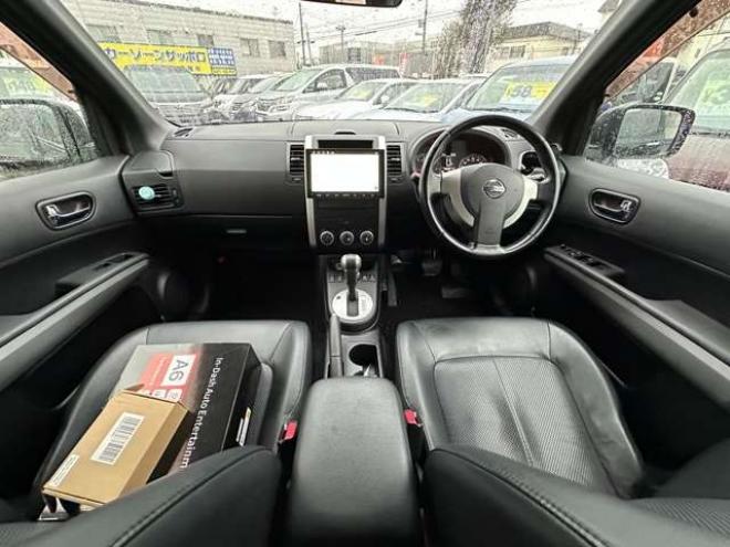 エクストレイル2.0 20X 4WD　社外ディスプレイオーディオ　前後シートヒーター　4WD切り替スイッチ　　横滑り防止装置　ETC　ヒルディセントコントロール　社外アルミホイール夏 2000