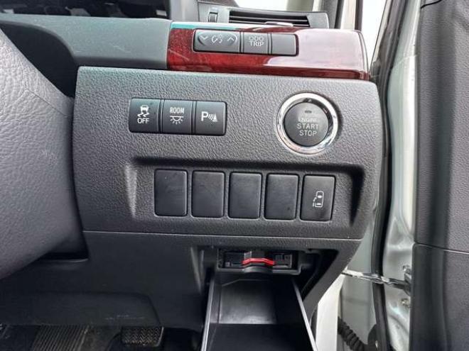 ヴェルファイア2.4 Z 4WD　片側パワースライドドア　Bluetooth　横滑り防止装置　コーナーセンサー　プッシュスタート　ビルトインETC　HDDナビ　ワンセグTV　バックモニター　社外18インチホイール夏 2400