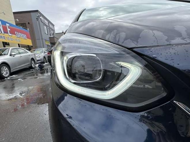 フィット1.5 e:HEV ホーム 4WD　純正ナビ　Bluetooth　バックカメラ　クルーズコントロール　コーナーセンサー　ハーフレザーシート　ETC　ミラーヒーター　横滑り防止装置　ブレーキホールド　USB前後　社外アルミホイール夏 1500