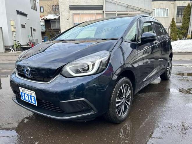 フィット1.5 e:HEV ホーム 4WD　純正ナビ　Bluetooth　バックカメラ　クルーズコントロール　コーナーセンサー　ハーフレザーシート　ETC　ミラーヒーター　横滑り防止装置　ブレーキホールド　USB前後　社外アルミホイール夏 1500