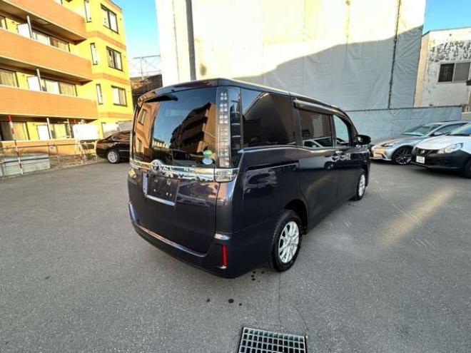 ヴォクシー2.0 X 4WD　電動スライドドア　冬タイヤセット　ドラレコ　アクセル踏み間違い防止装置 ナビTVバックモニター 2000