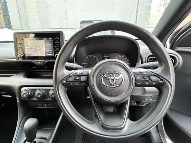 ヤリス1.5 X 4WD　衝突安全ボディー　オートライト　ナビバックモニター　ETC　衝突軽減ブレーキシステム　　レーンアシスト 1500