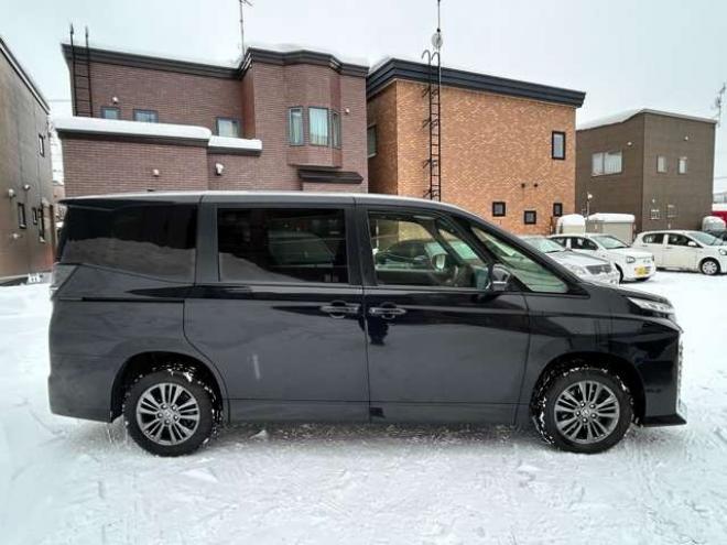 ヴォクシー2.0 S-G 4WD　バックモニター　左右電動スライドドア　衝突軽減ブレーキアクセル踏み間違いブレーキ　ETCレーンキープアシスト 2000