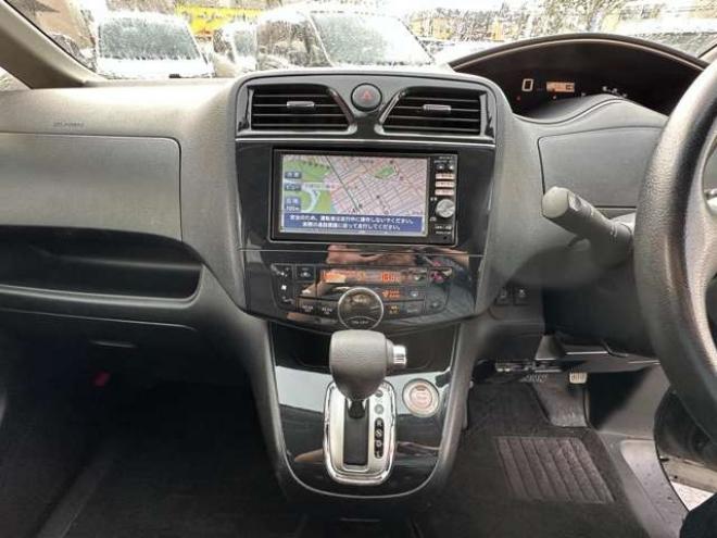 セレナ2.0 ハイウェイスター Vセレクション 4WD　両側ワンタッチオートスライドドア　ETC 2000