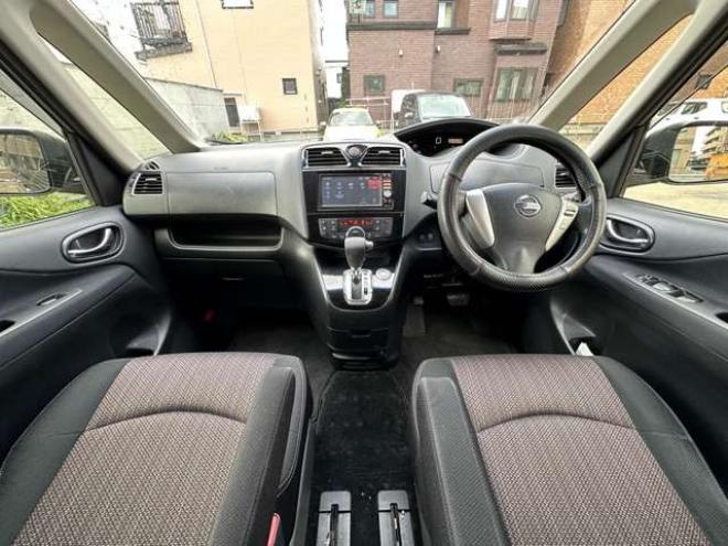 セレナ2.0 ハイウェイスター 4WD　左側パワースライドドア　Bluetooth 2000