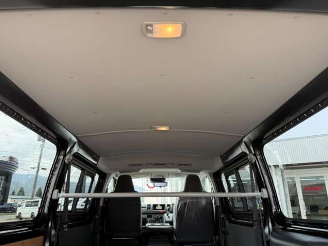 ハイエースバン2.8 DX ロング ディーゼルターボ 4WD　登録未使用車　寒冷地仕様　パノラミックビューモニター　デジタインナーミラー　LEDヘッドランプ　電動格納ミラーヒータ付　リアAC　リアヒーター　スライドドアイージークローザー　バックドアイージークローザー 登録済未使用車 2800